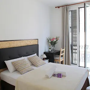 https://hostal-balkonis.topbarcelonahotels.com